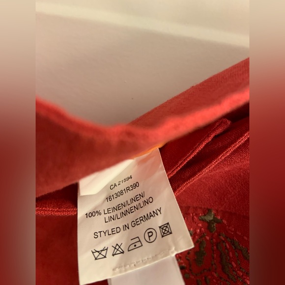 Chic Red Embroidered Midi Skirt - Picture 6 of 9